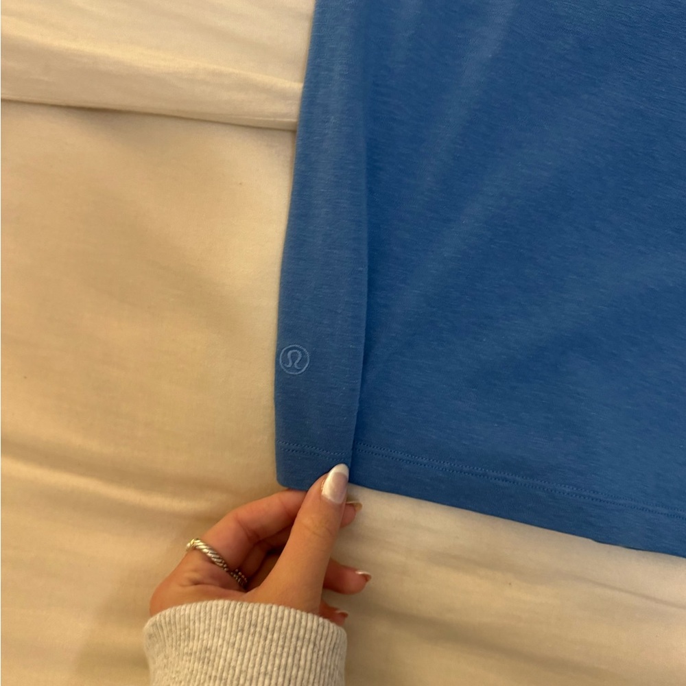 Lululemon tee - Picture 3 of 3